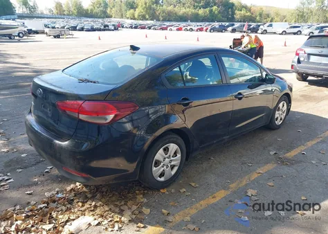 2017 Kia Forte Lx z USA, uszkodzony, nr VIN 3KPFK4A79HE143992